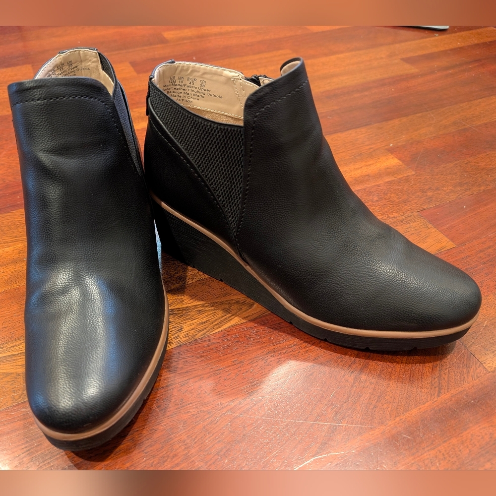 Naturalizer Black Ankle Booties